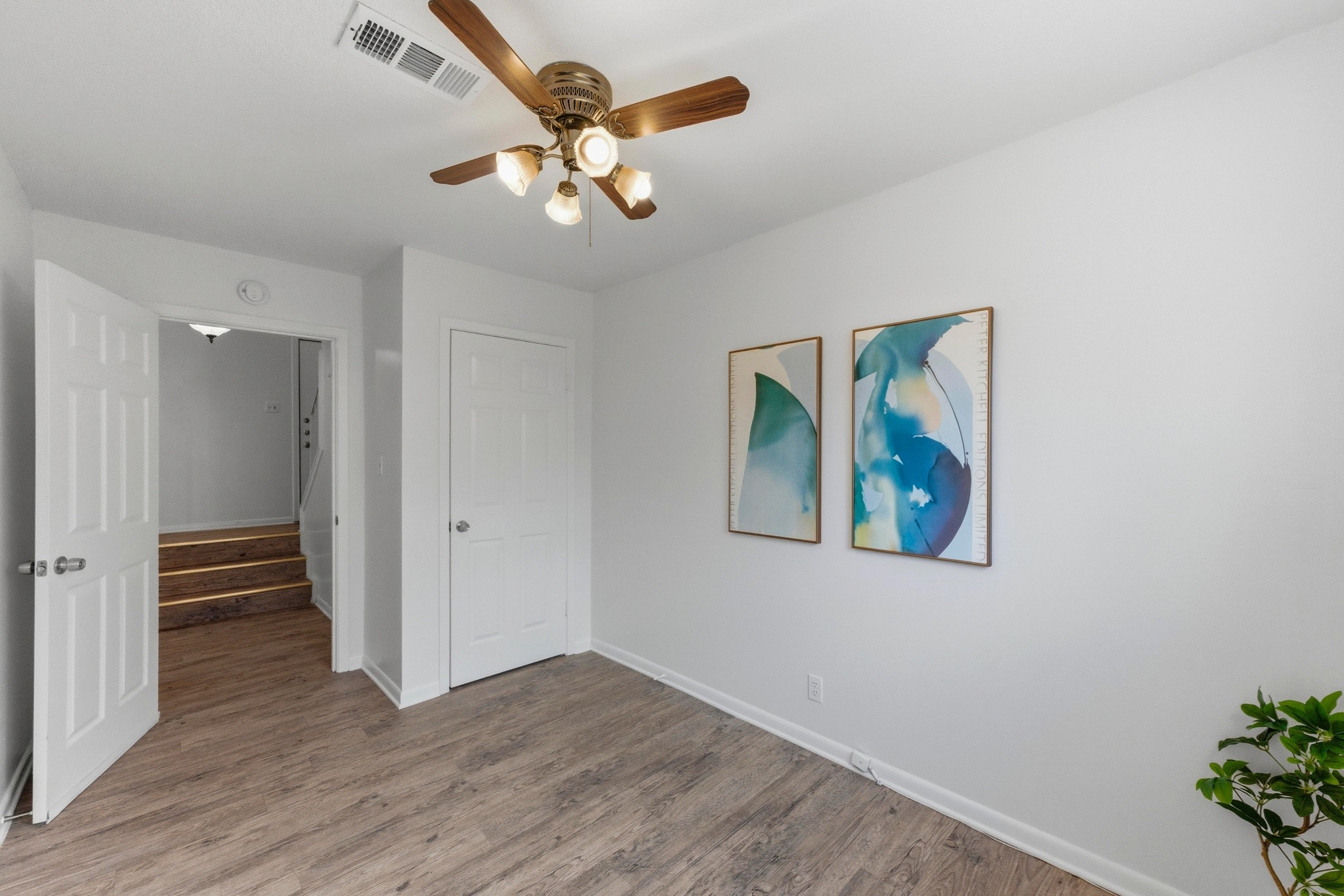 2711 St Edwards Circle Austin, TX 78704 - Photo 8 of 40 The downstairs bedroom is easy to configure.