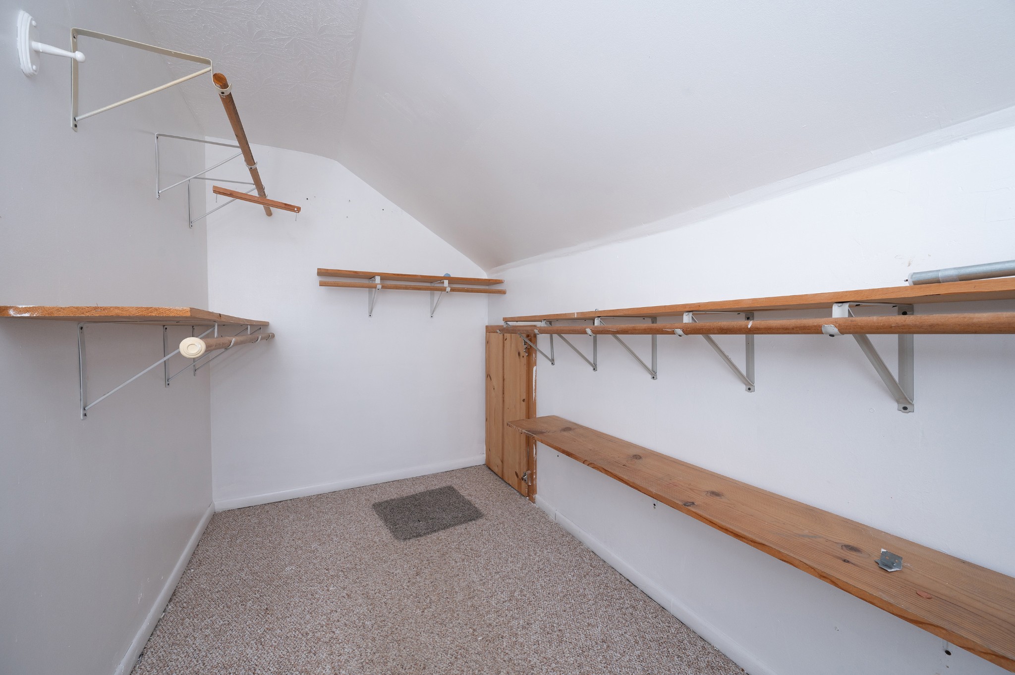 847 Chaffin Road Lafayette, TN 37083 - Photo 20 of 42 a view of walk in closet