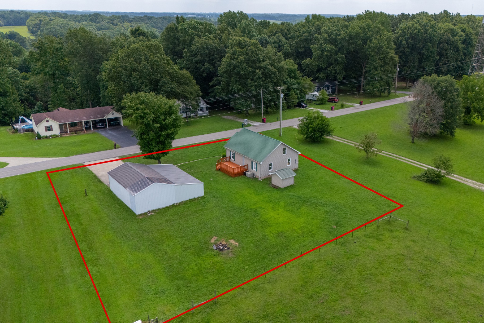 847 Chaffin Road Lafayette, TN 37083 - Photo 40 of 42 a view of yard with trampoline