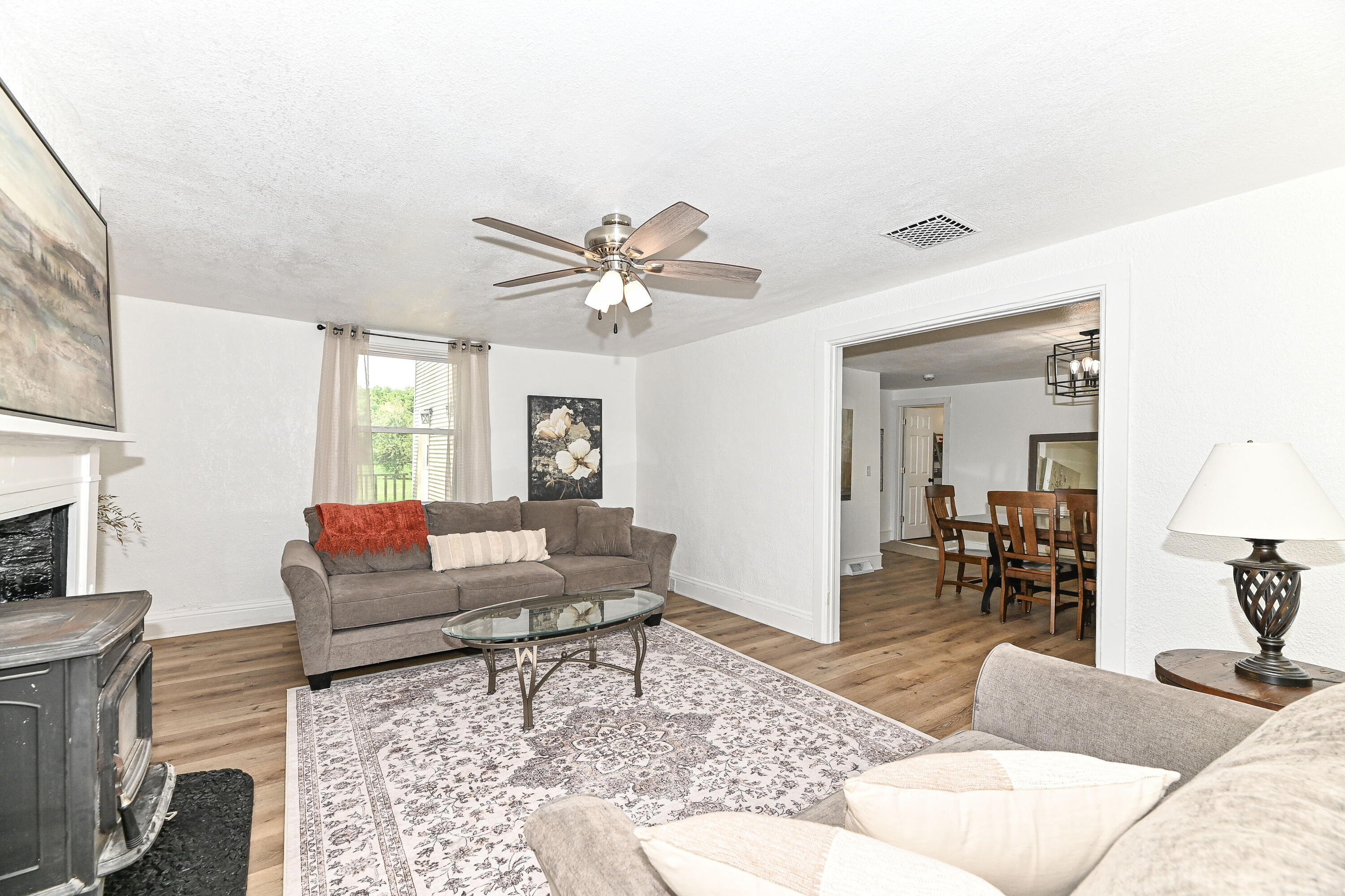 5824 Marsh Road Waterford, WI 53185 - Photo 8 of 50 Living Room
