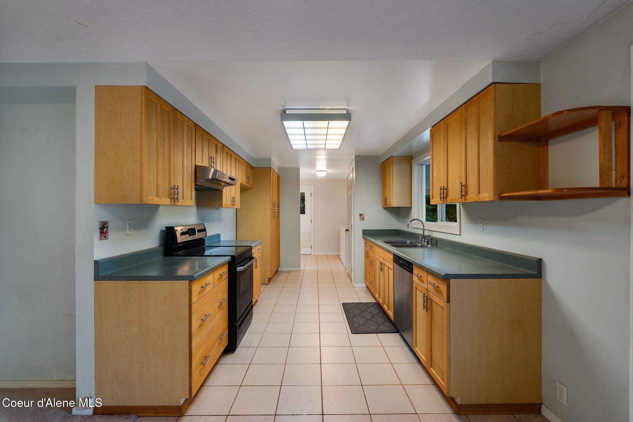 55 Trotter Lane Sandpoint, ID 83864 - Photo 13 of 80 Warm kitchen cabinets