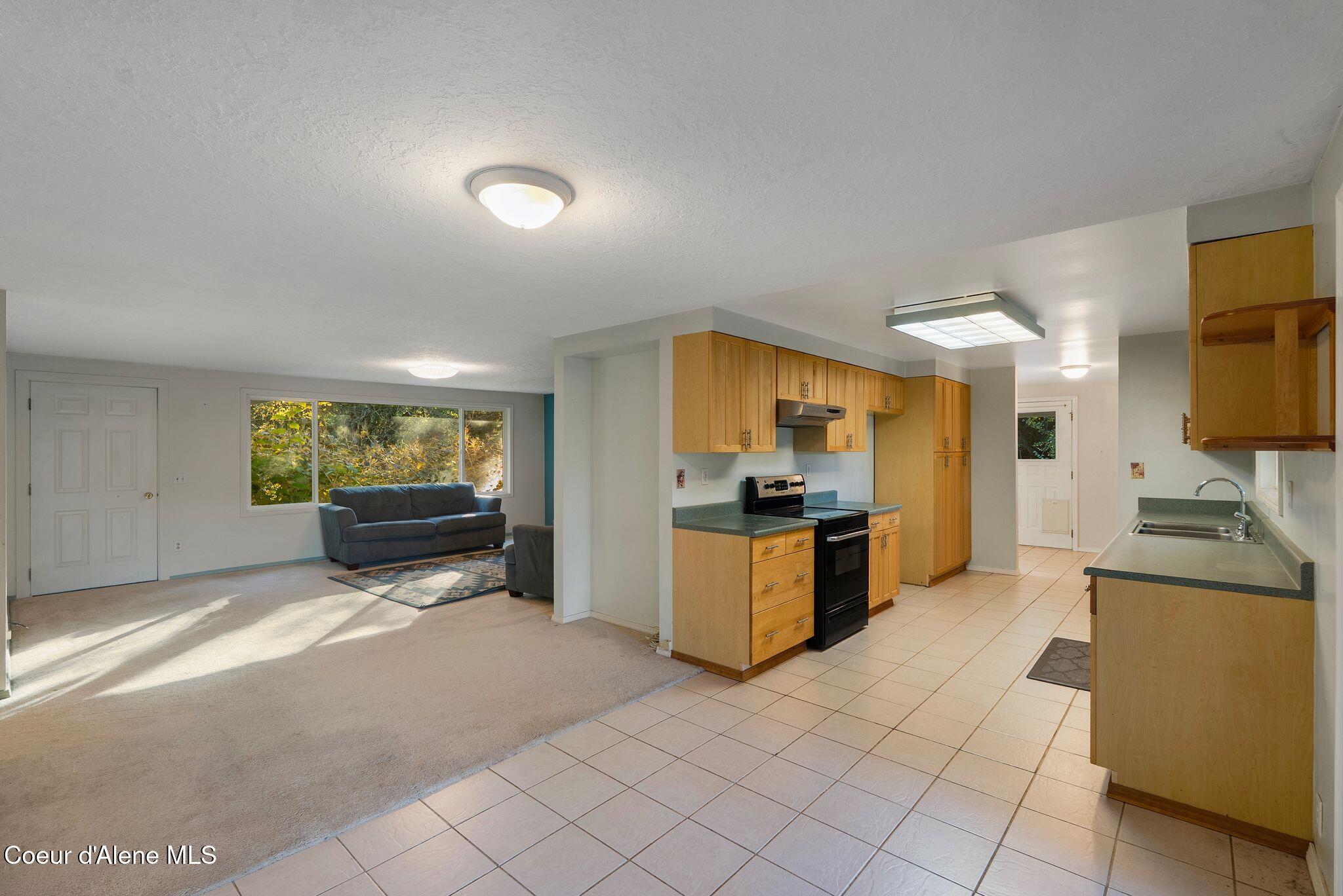 55 Trotter Lane Sandpoint, ID 83864 - Photo 15 of 80 Open kitchen & dining