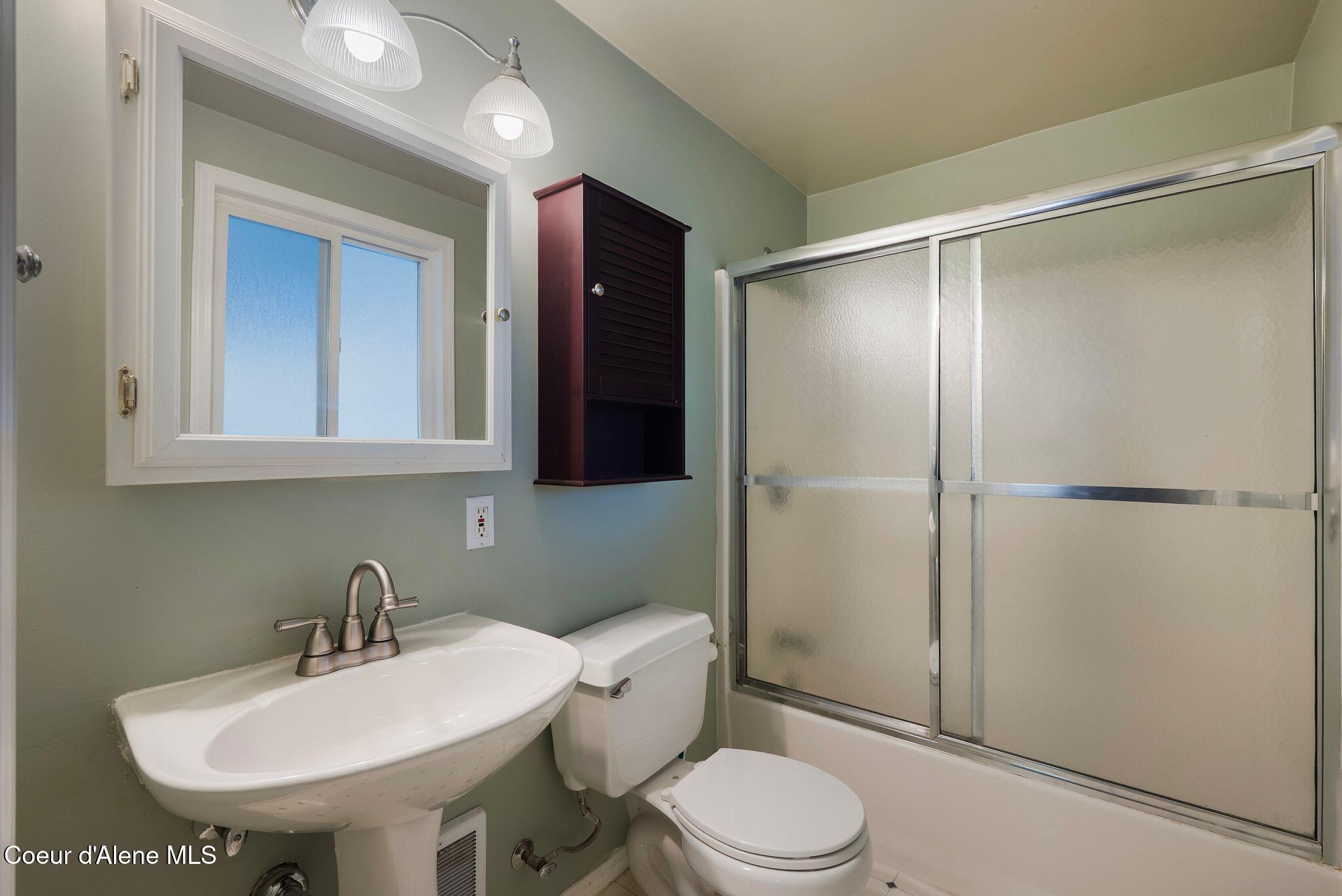 55 Trotter Lane Sandpoint, ID 83864 - Photo 24 of 80 Master bathroom