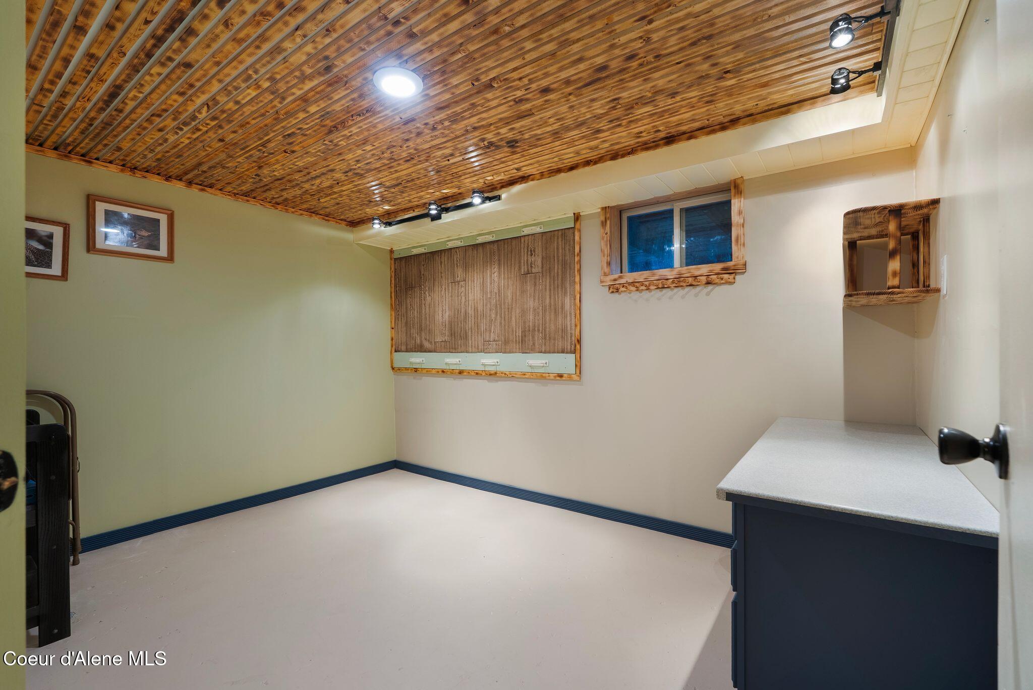 55 Trotter Lane Sandpoint, ID 83864 - Photo 40 of 80 Yoga room