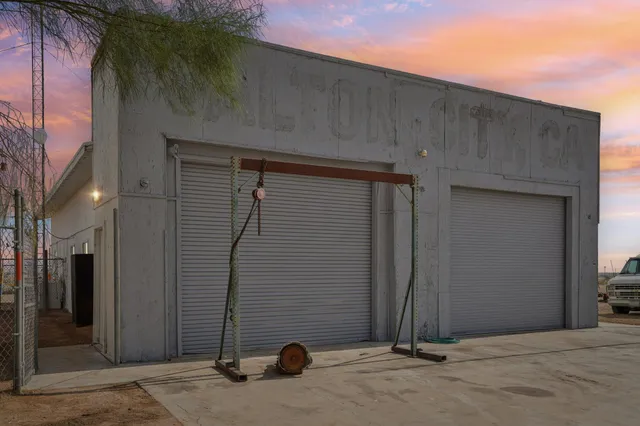 a roof deck with table and chairs