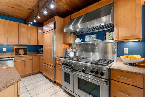 $764,900 | 11 Windsor Boulevard, Londonderry, NH 03053