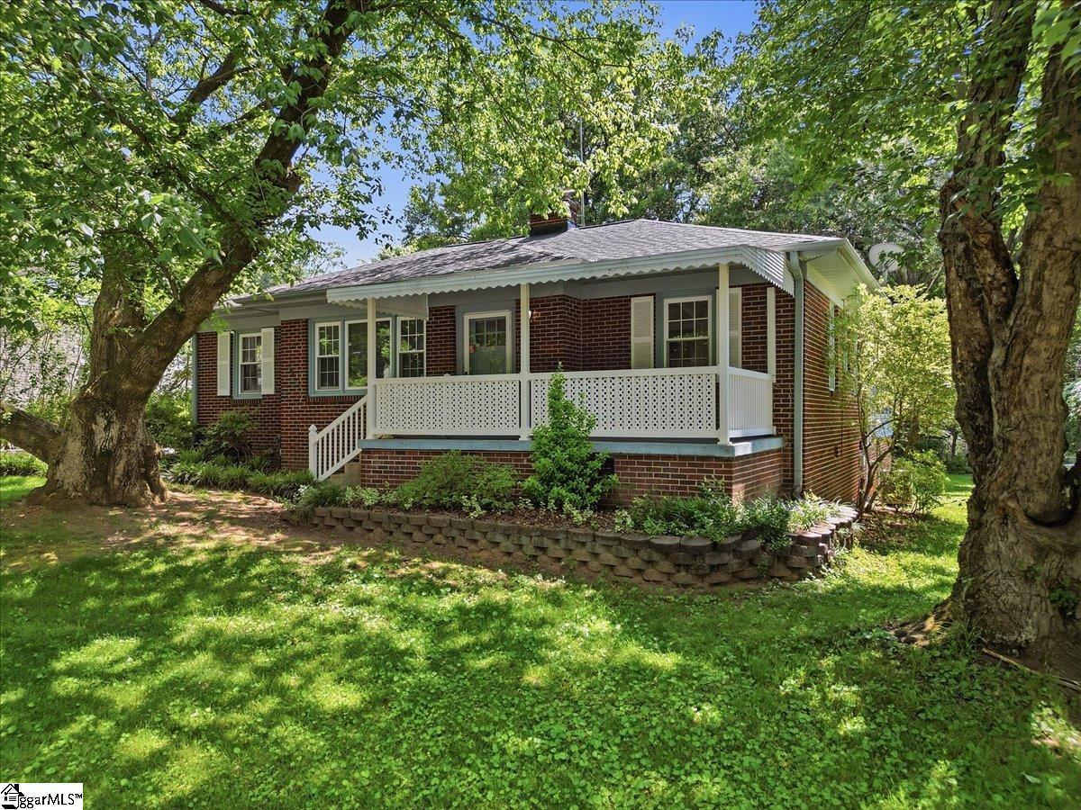 31 Blackburn Street Greenville, SC 29607 - Photo 1 of 43