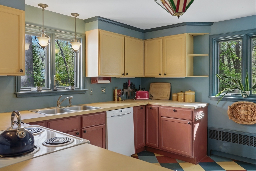 128 Lovell Road Holden, MA 01520 - Photo 13 of 36 Gallery Image 13
