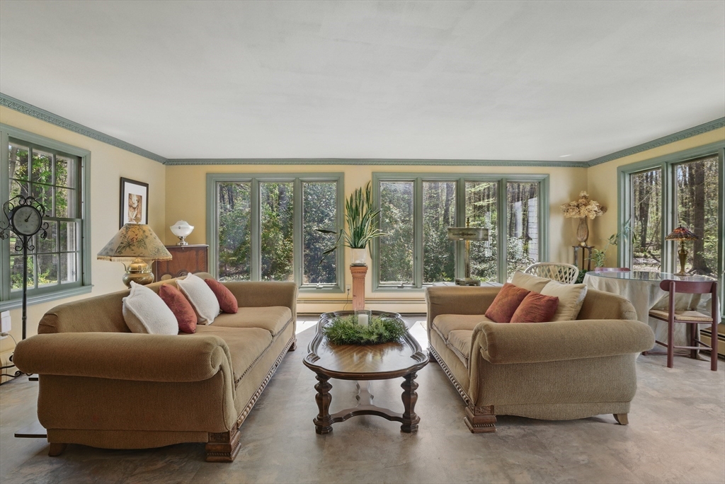 128 Lovell Road Holden, MA 01520 - Photo 4 of 36 Gallery Image 4