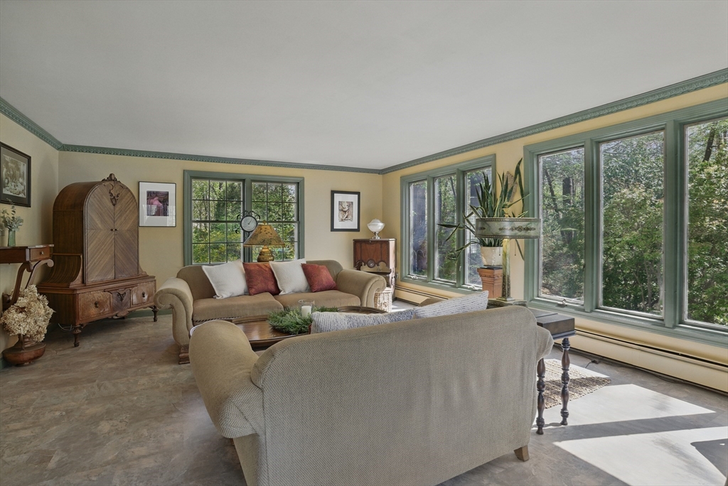 128 Lovell Road Holden, MA 01520 - Photo 5 of 36 Gallery Image 5