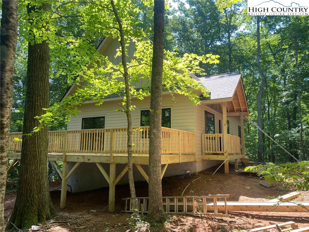 Spicewood Drive Drive Boone, NC 28607 - Photo 2 of 13 a front view of a house with parking