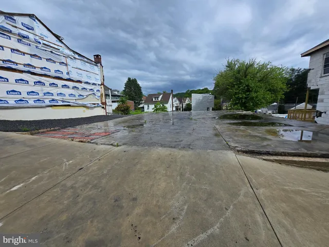 $99,900 | 607 East Market Street, Pottsville, PA 17901