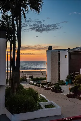 a view of a back yard of the house