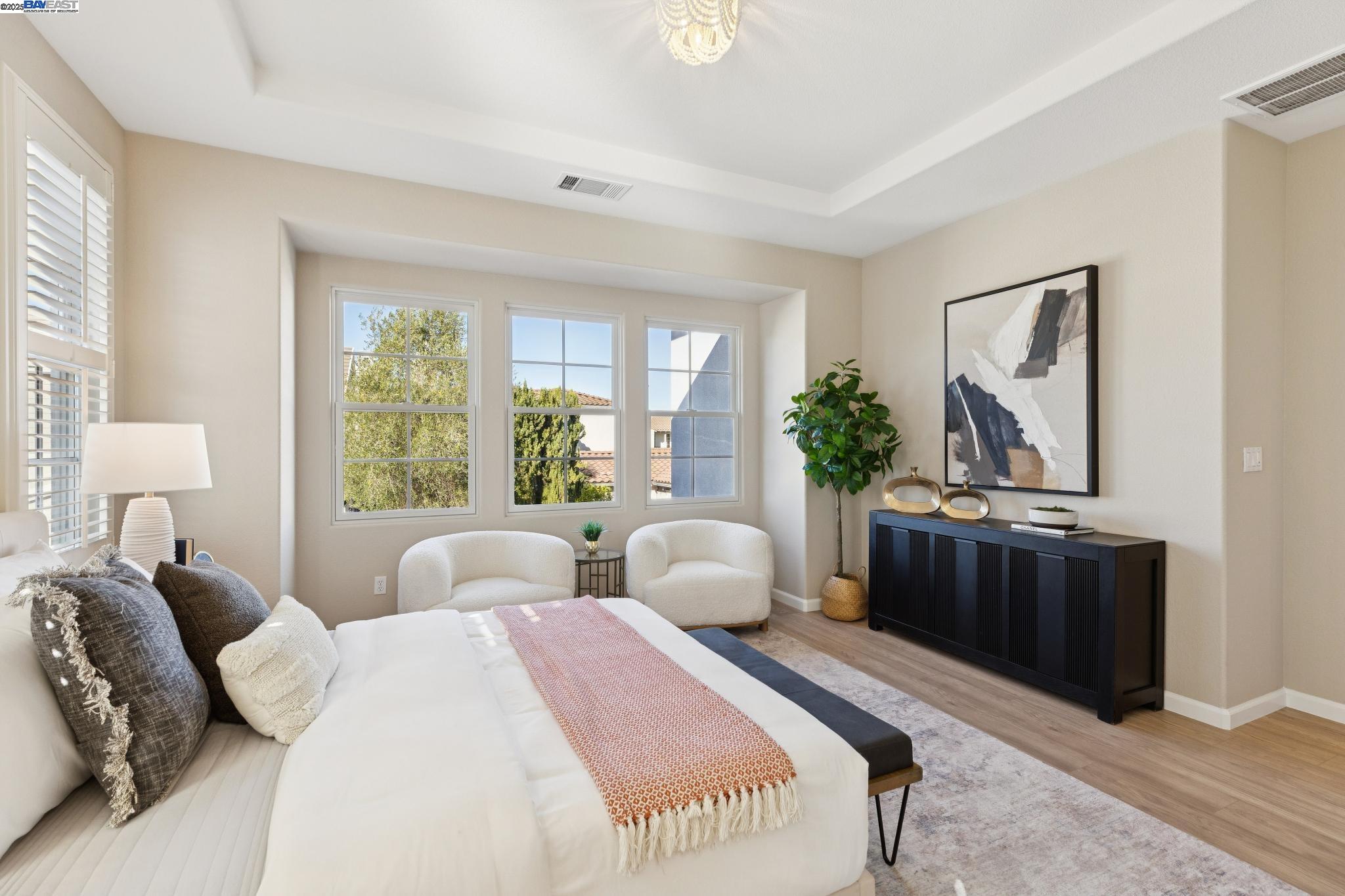 5 Cornelius Square Alameda, CA 94501 - Photo 31 of 60 a bedroom with two beds and a large window