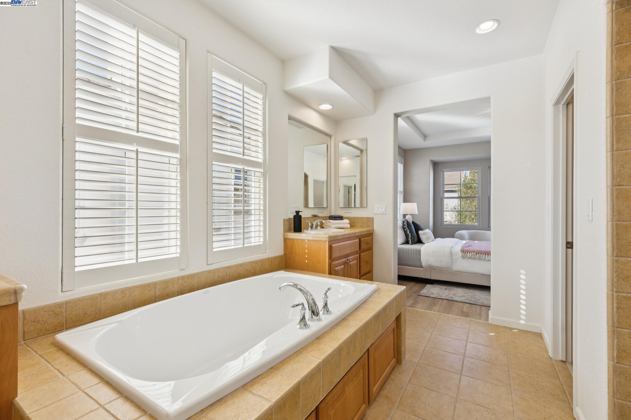5 Cornelius Square Alameda, CA 94501 - Photo 33 of 60 a bathroom with a tub a sink and a large mirror
