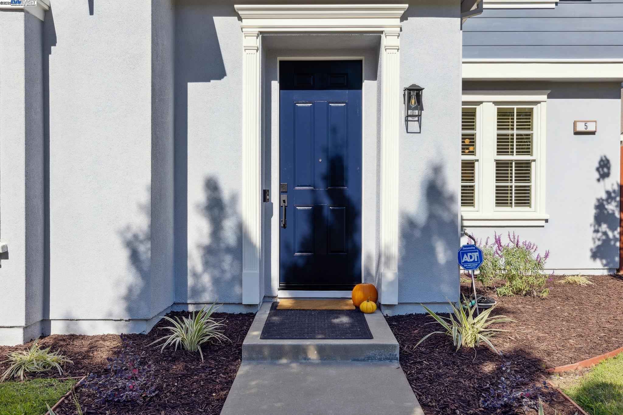 5 Cornelius Square Alameda, CA 94501 - Photo 6 of 60 a front view of a house with a yard