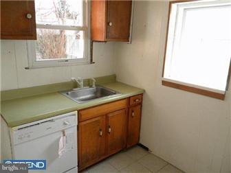 507 Stanbridge Road Morton, PA 19070 - Photo 3 of 11 Kitchen