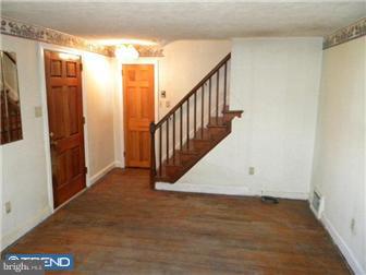 507 Stanbridge Road Morton, PA 19070 - Photo 4 of 11 Living Room