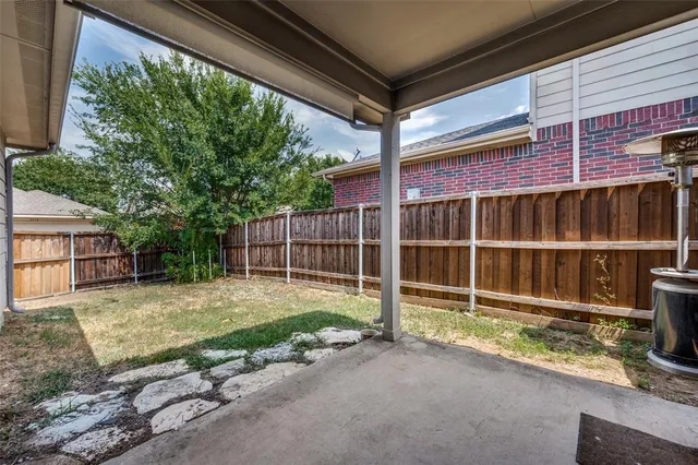 a view of a back yard of the house