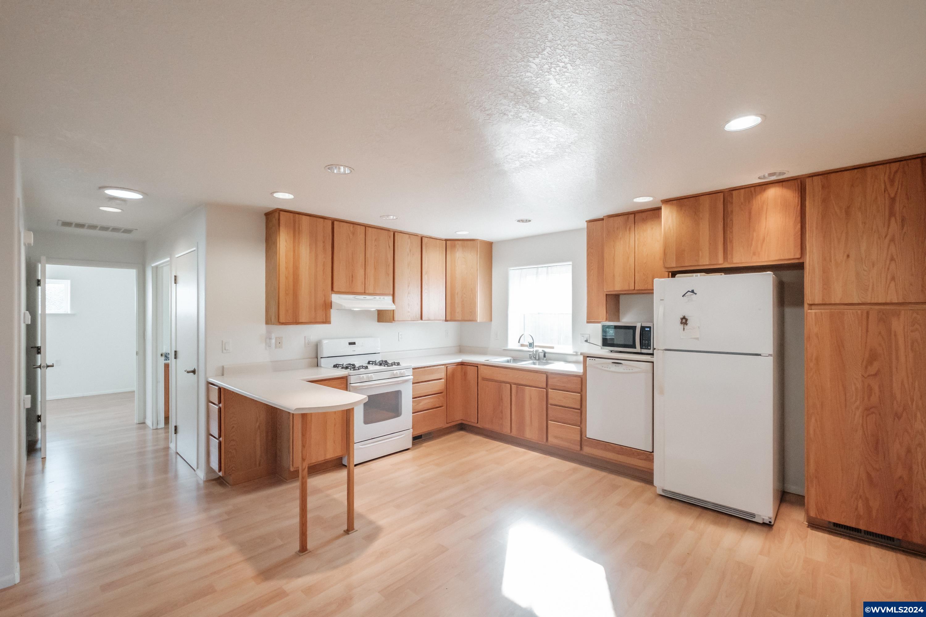 4045 Schafer Road Northeast Salem, OR 97305 - Photo 13 of 38