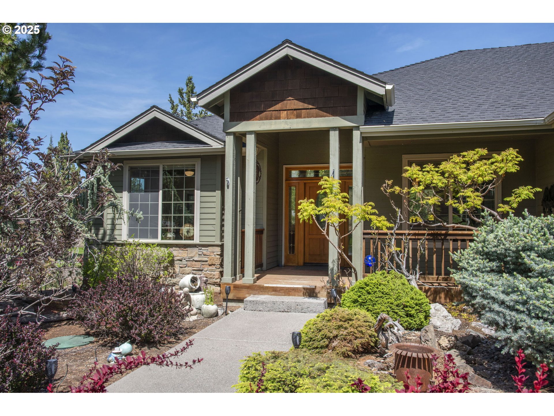 454 Tanager Drive Redmond, OR 97756 - Photo 1 of 31 a front view of a house with a yard