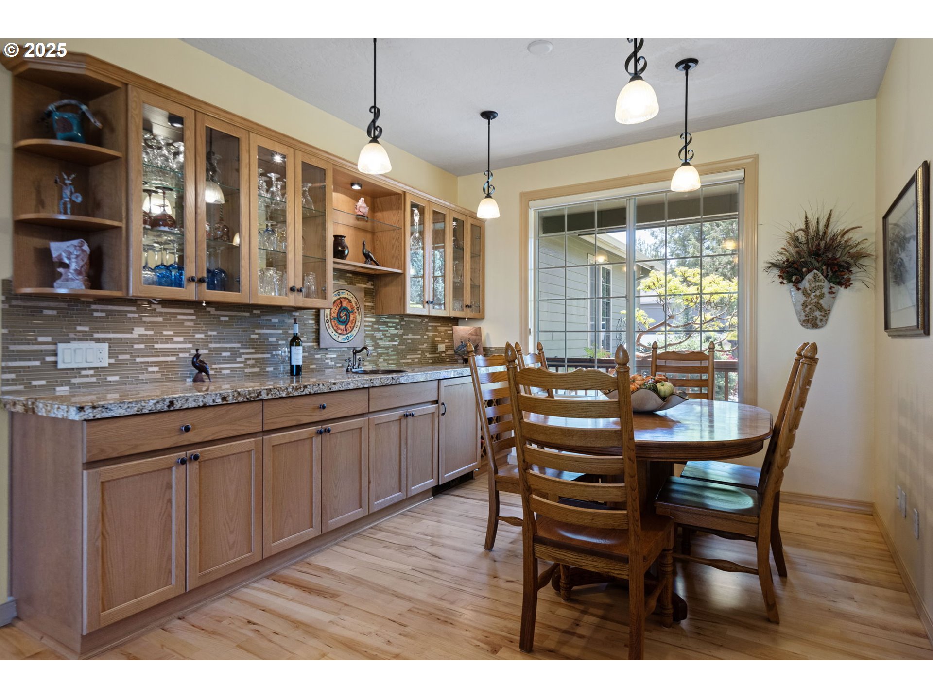 454 Tanager Drive Redmond, OR 97756 - Photo 13 of 31 a kitchen with a table chairs and wooden cabinets