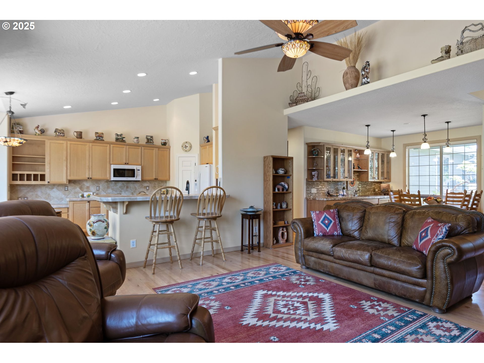 454 Tanager Drive Redmond, OR 97756 - Photo 15 of 31 a living room with furniture and kitchen view