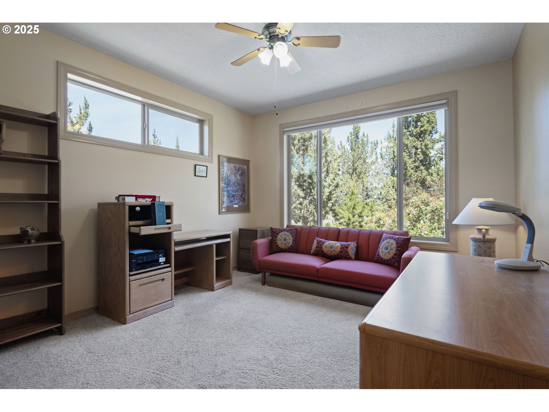 454 Tanager Drive Redmond, OR 97756 - Photo 21 of 31 a living room with furniture and a window