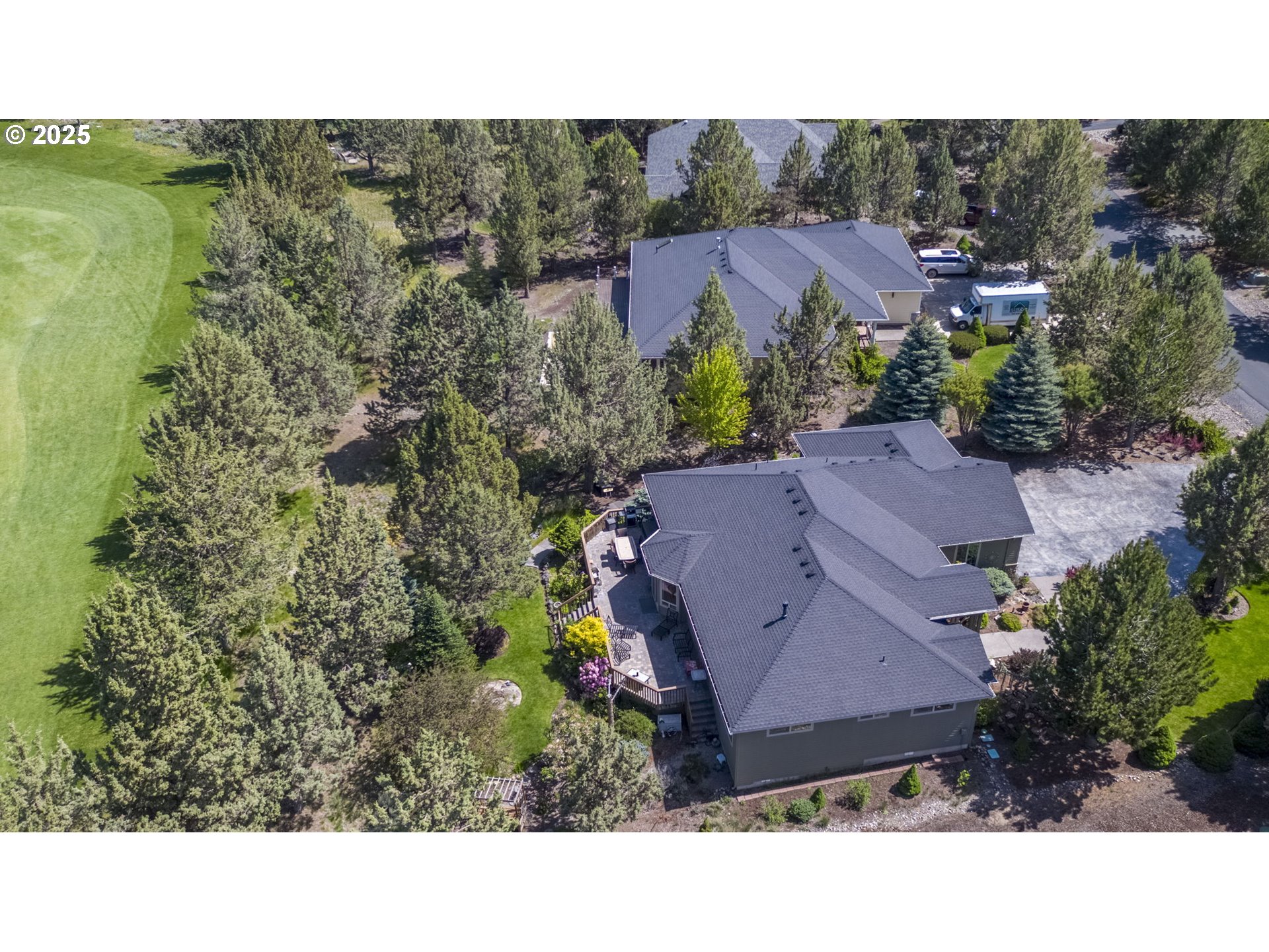 454 Tanager Drive Redmond, OR 97756 - Photo 23 of 31 an aerial view of a house