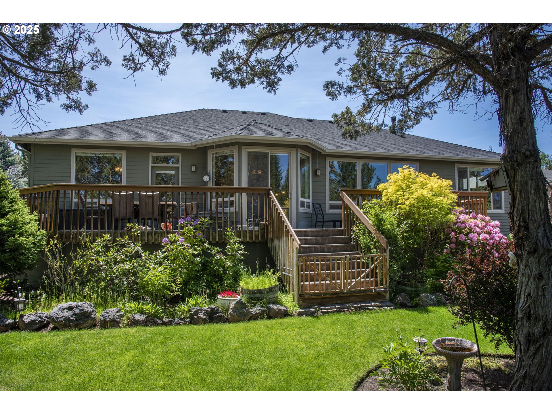 454 Tanager Drive Redmond, OR 97756 - Photo 24 of 31 a front view of a house with a garden