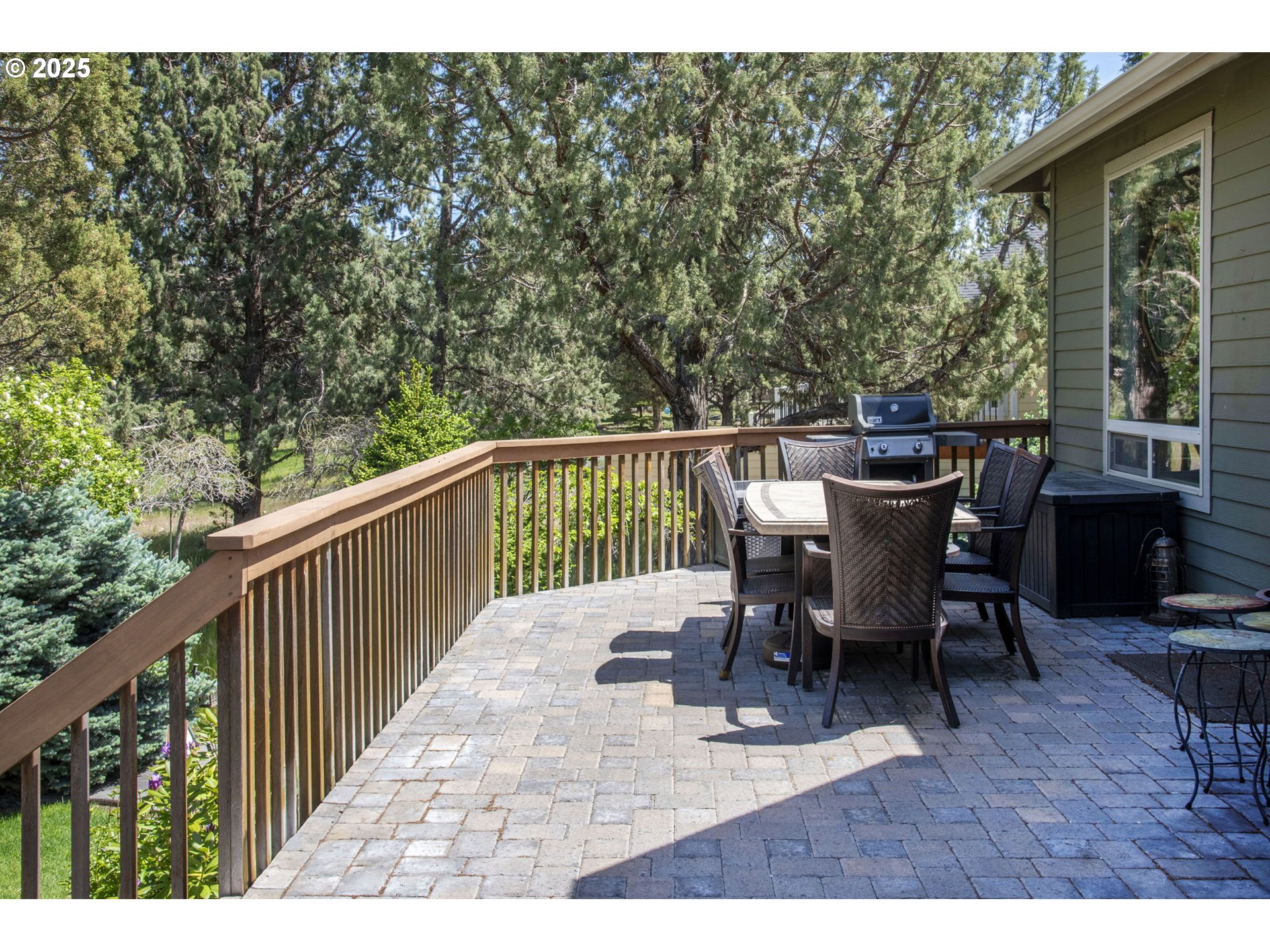 454 Tanager Drive Redmond, OR 97756 - Photo 26 of 31 a view of a table and chairs in the balcony
