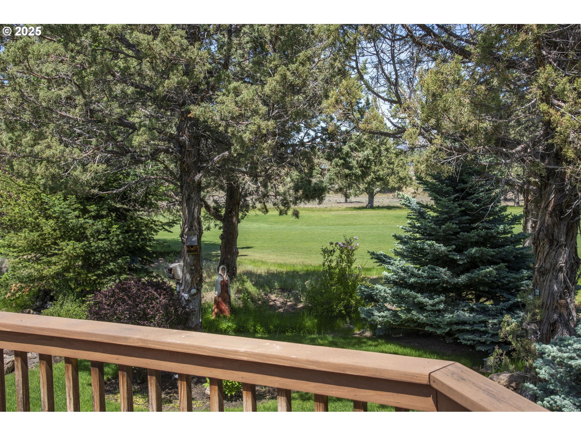 454 Tanager Drive Redmond, OR 97756 - Photo 27 of 31 a view of a yard from a balcony