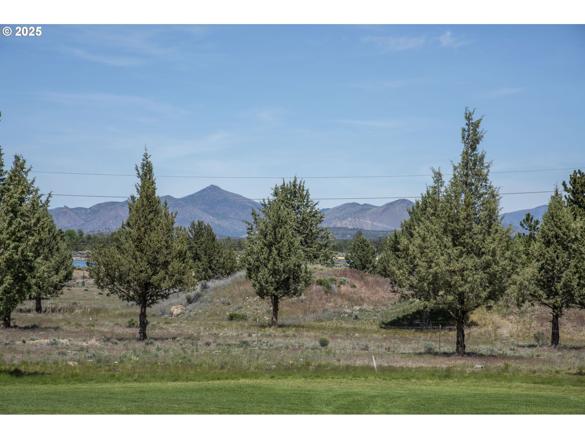 454 Tanager Drive Redmond, OR 97756 - Photo 29 of 31 a view of outdoor space and yard
