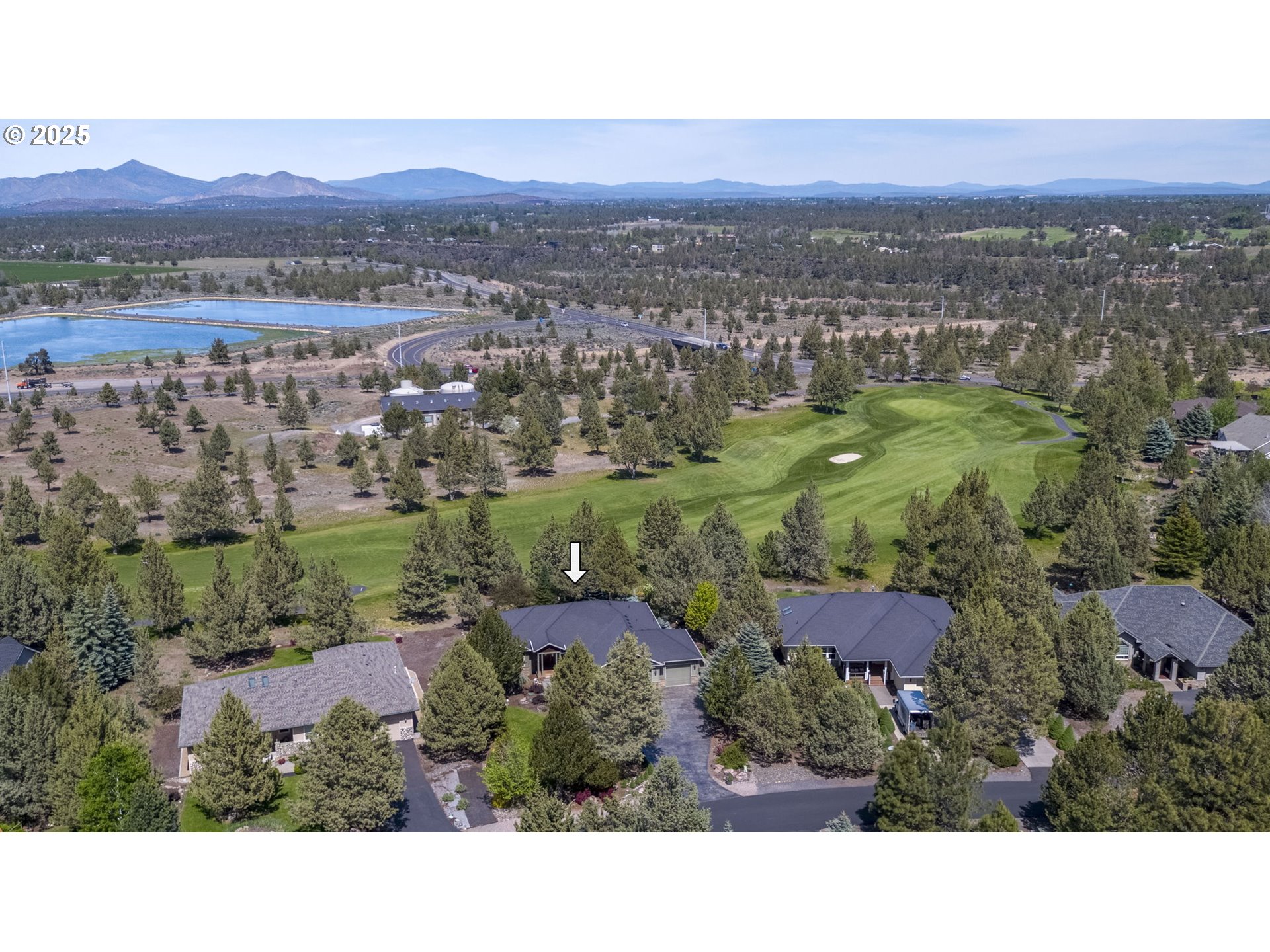 454 Tanager Drive Redmond, OR 97756 - Photo 3 of 31 an aerial view of multiple house