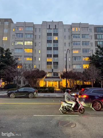 $2,600 | 1727 Massachusetts Avenue Northwest, Unit 819, Washington, DC 20036