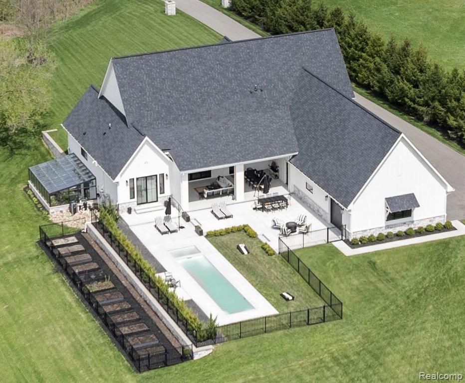 8439 Holcomb Road Clarkston, MI 48348 - Photo 5 of 64