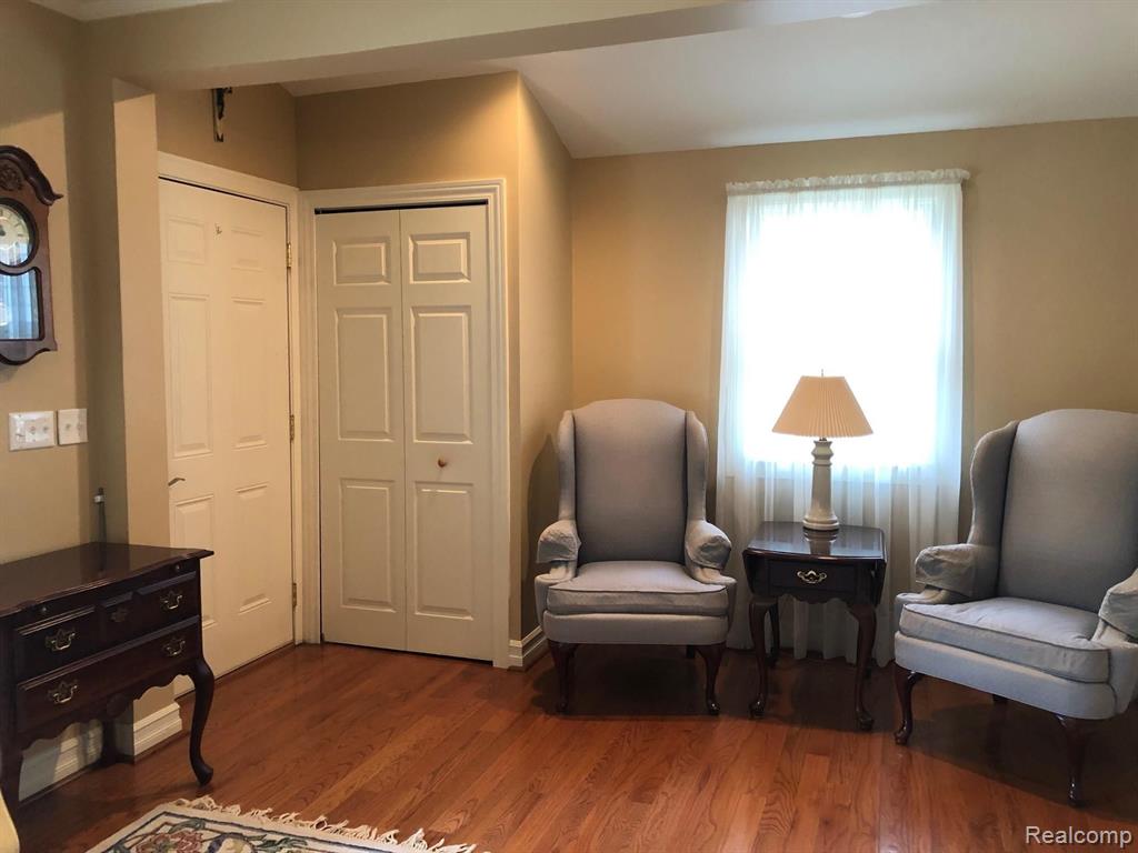 338 Ridge Road Grosse Pointe Farms, MI 48236 - Photo 2 of 54