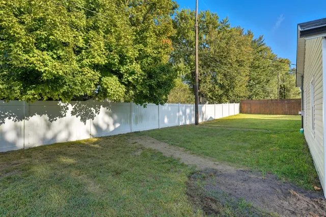 a view of a yard with a tree