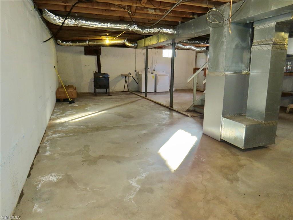 1236 Wolf Island Road Reidsville, NC 27320 - Photo 11 of 14 Gallery Image 11