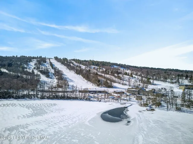 $369,900 | 82 Doe Run Lake, Lake Harmony, PA 18624