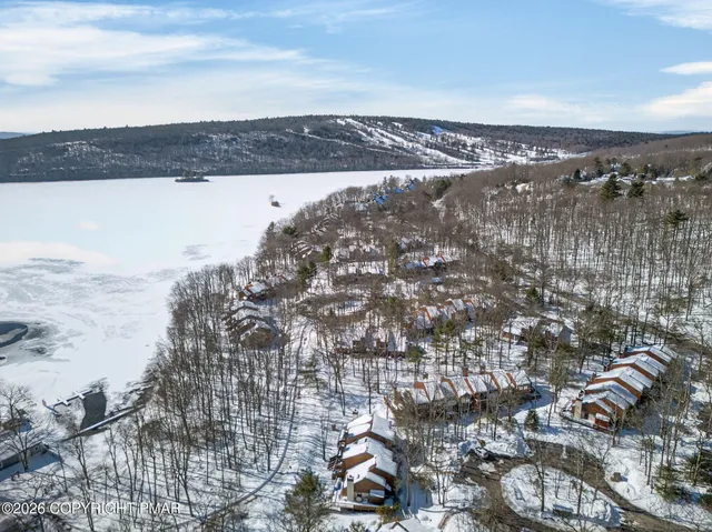 $369,900 | 82 Doe Run Lake, Lake Harmony, PA 18624