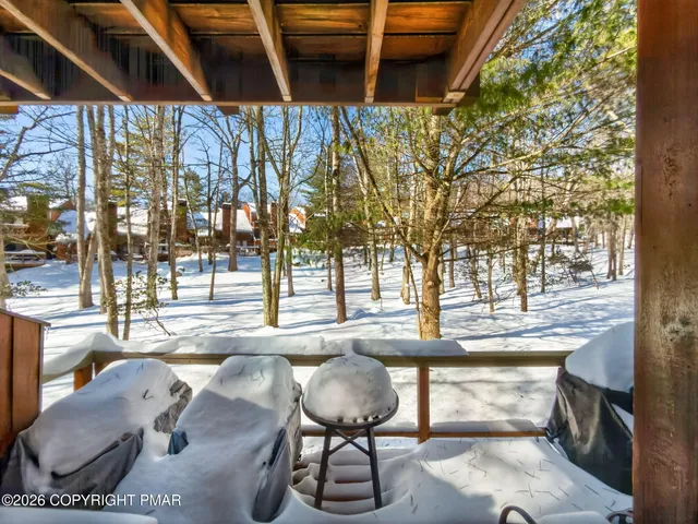 $369,900 | 82 Doe Run Lake, Lake Harmony, PA 18624