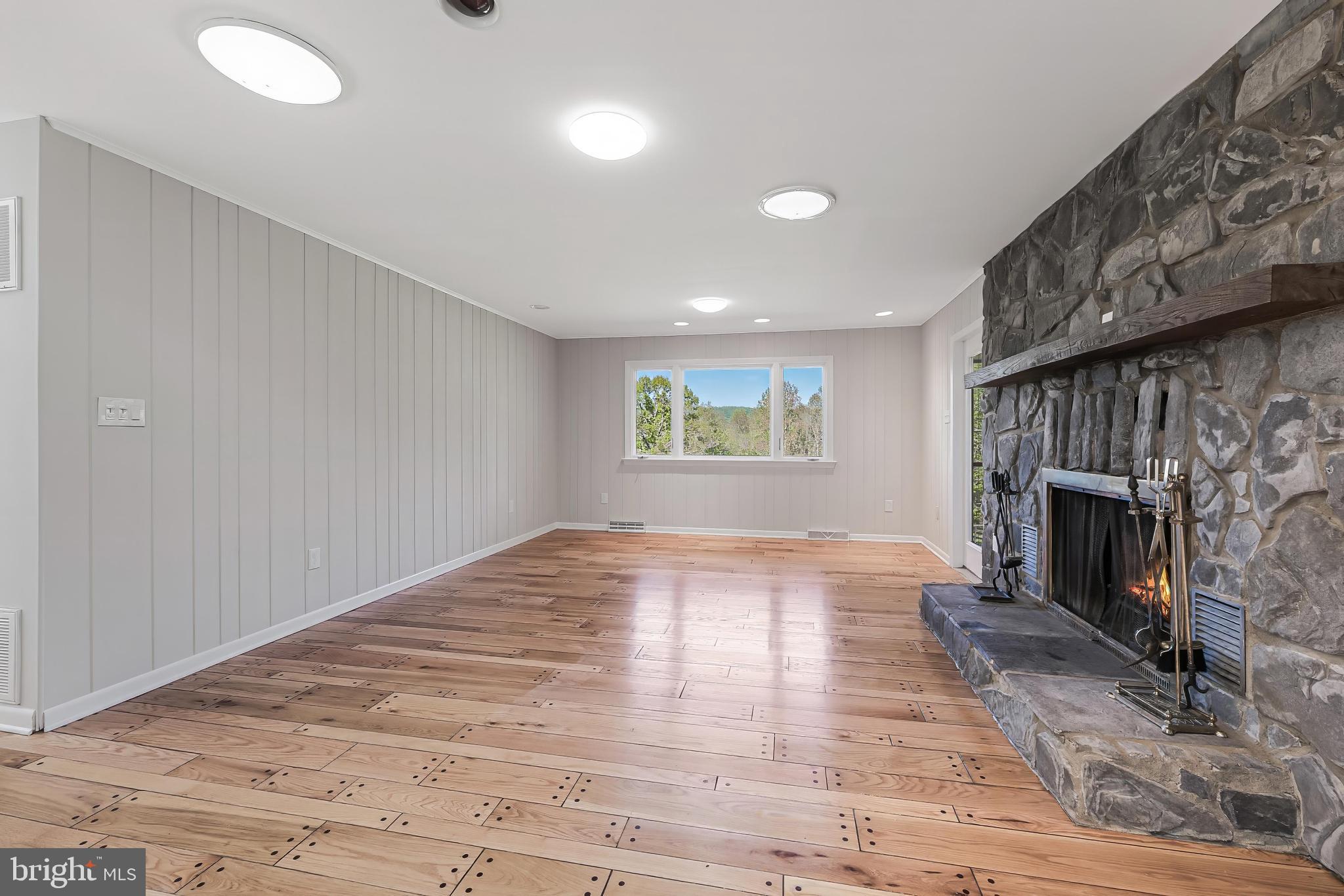 6891 Wilson Road Marshall, VA 20115 - Photo 54 of 118 Spacious room with natural light.