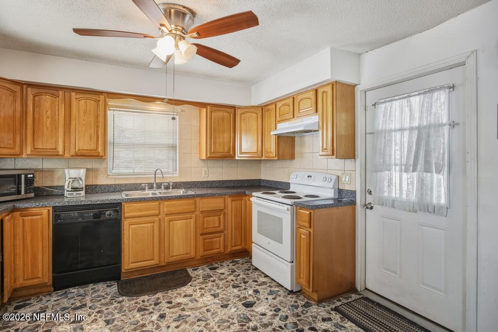 2012 Teal Lane Middleburg, FL 32068 - Photo 10 of 29 2012 Teal Ln-13