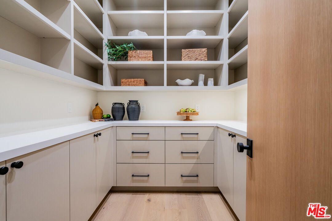 5064 Encino Avenue Encino, CA 91316 - Photo 18 of 44