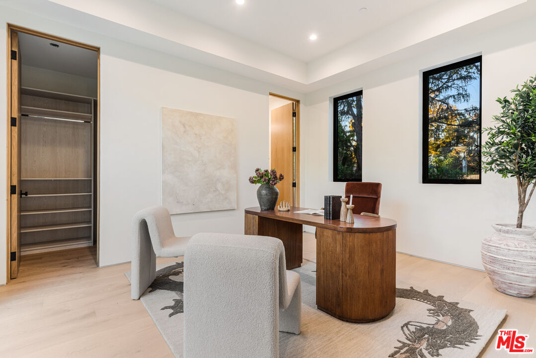 5064 Encino Avenue Encino, CA 91316 - Photo 23 of 44