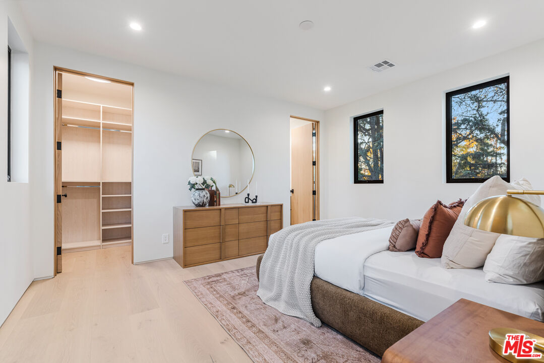 5064 Encino Avenue Encino, CA 91316 - Photo 25 of 44