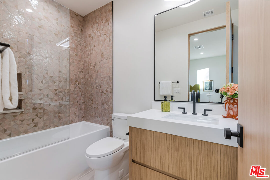 5064 Encino Avenue Encino, CA 91316 - Photo 28 of 44