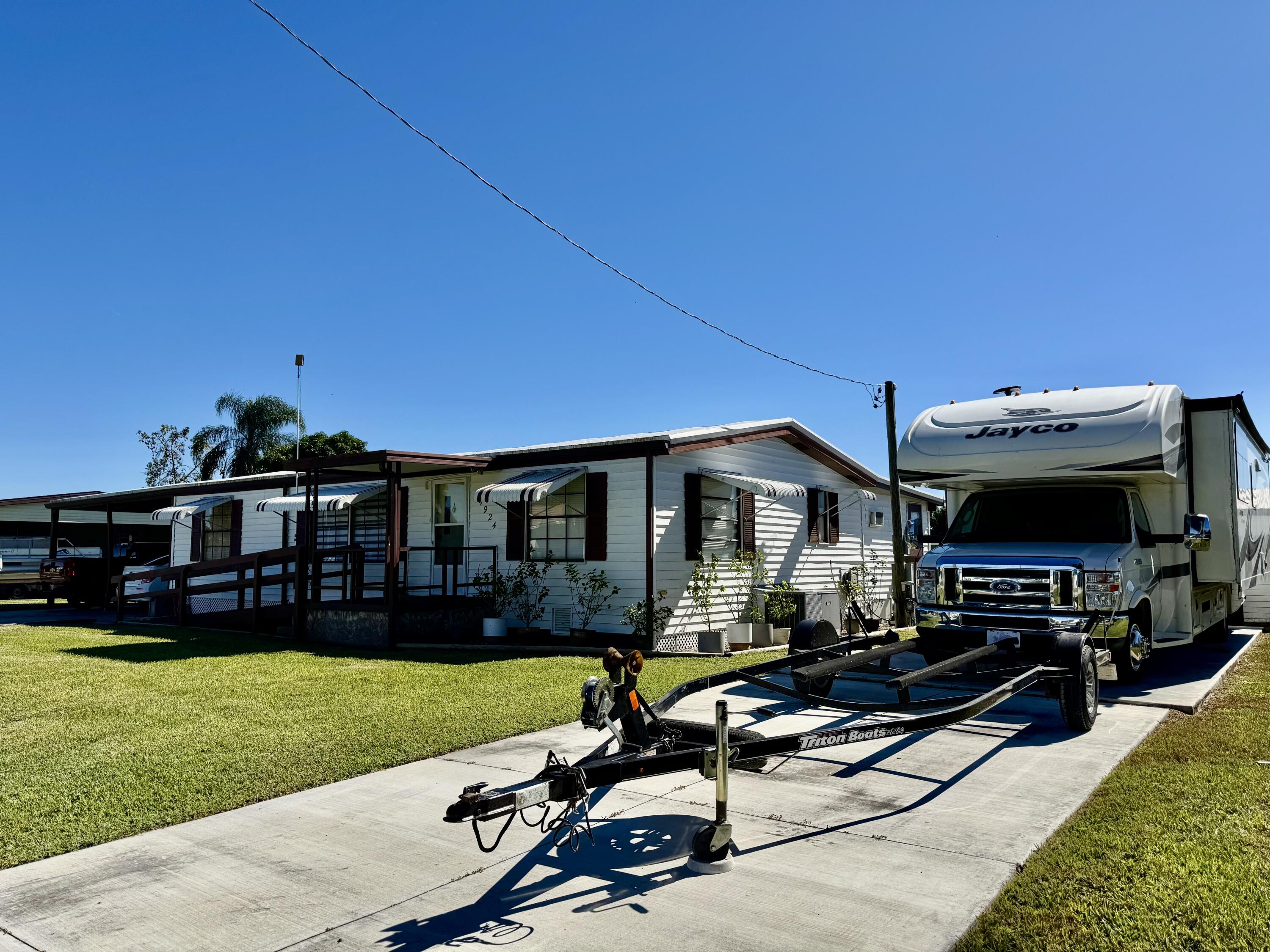 1924 Southeast 30th Street Okeechobee, FL 34974 - Photo 31 of 35 IMG_4287