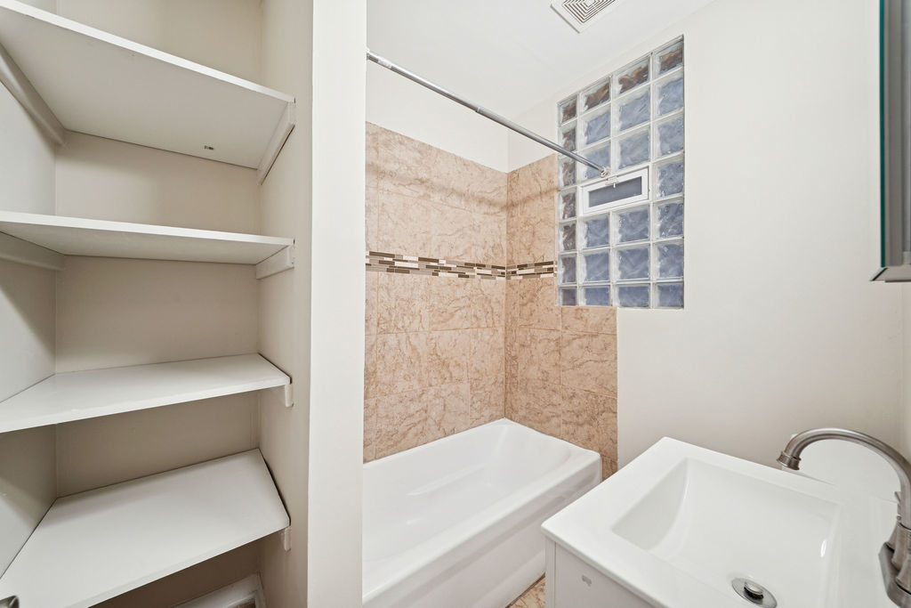 6520 South Ellis Avenue Chicago, IL 60637 - Photo 16 of 38 a bathroom with a sink and a bathtub